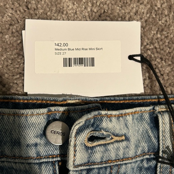 NWT Medium Blue Jean Mid Rise Mini Skirt by Ceros, size 27 - Picture 3 of 5
